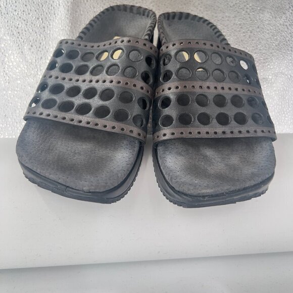 Naked Feet Women's Black/Gray Sandals 6.1/2M - Picture 4 of 7